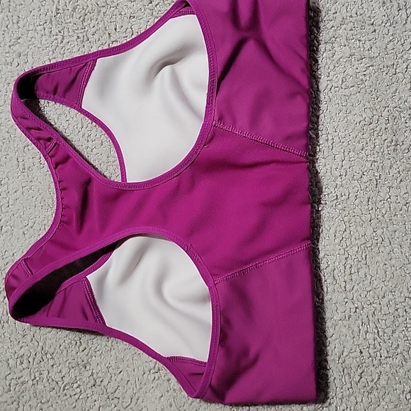 Nike Women's Magenta Sports Bra Medium - Picture 2 of 4